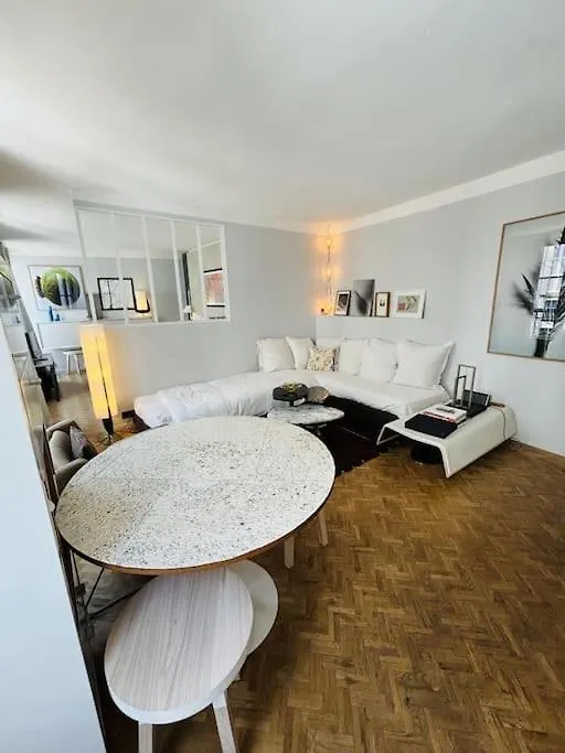 Cozy Canal Saint Martin Apartment Paris