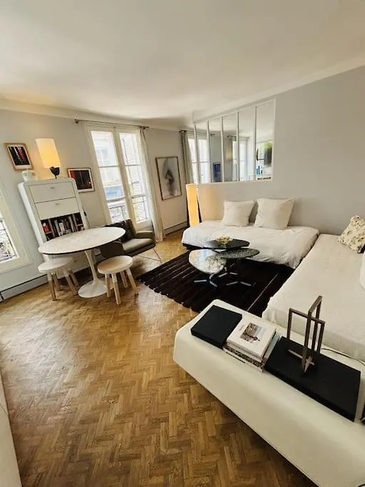 Cozy Canal Saint Martin Apartment